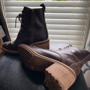 Used Timberland boots, ladies size 7. Front lace detail with side zip for ease.